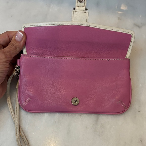 Coach Leather Buckle Large Wristlet Clutch Bag - Picture 11 of 15